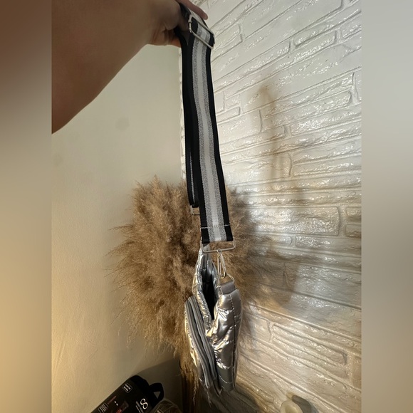 Silver Puffer Crossbody Bag - Picture 5 of 6